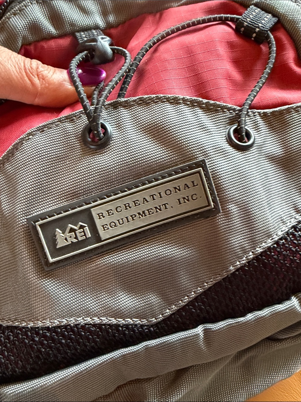 Vintage REI Gray and Red Waist Pack with Front Mesh Pocket - Picture 3 of 8